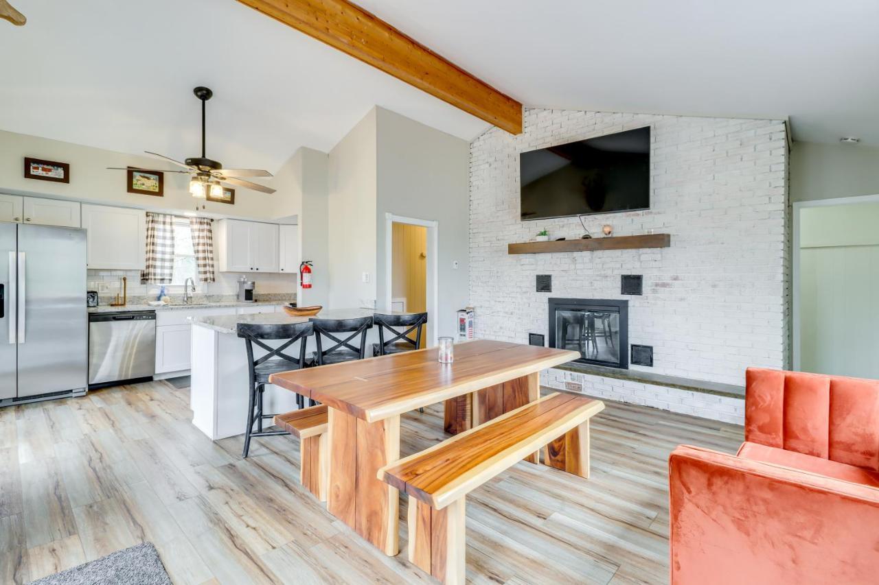 Beach Access Bbq-Ready Poconos Family Getaway! em Blakeslee