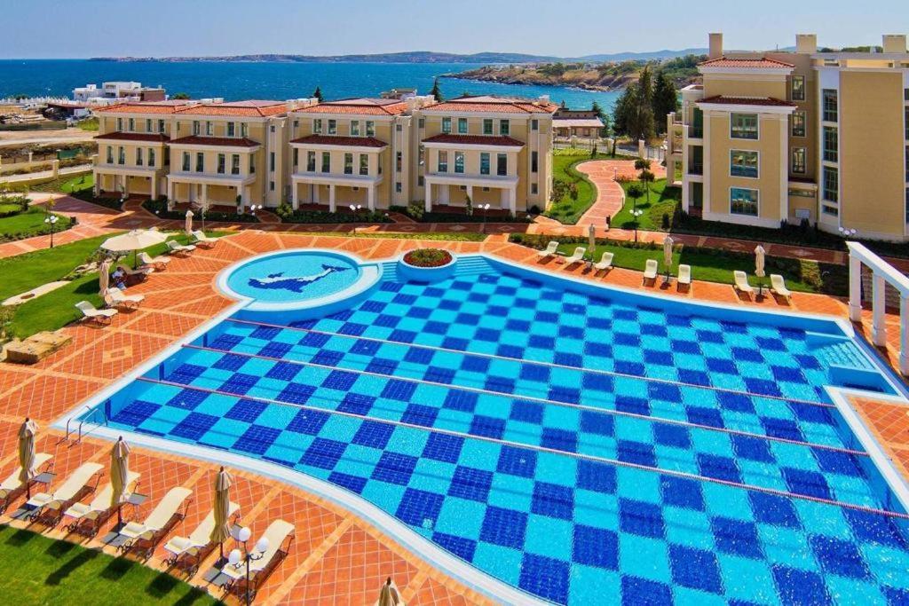 Flores Garden Pool & Sea View Studio