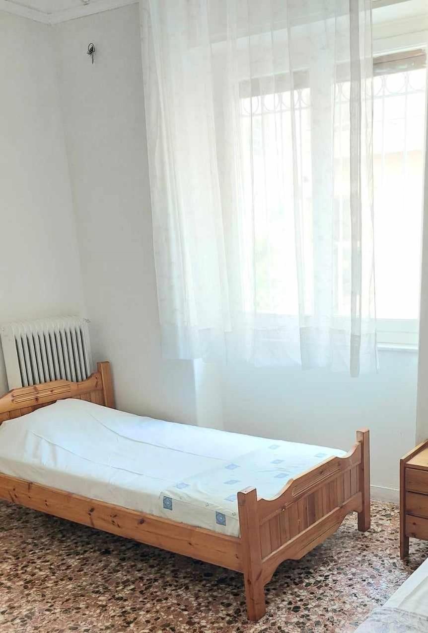 Room For 2 In A Dormitory 5' From Metro