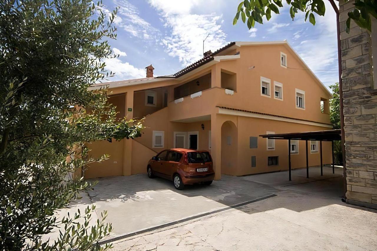 Ferienwohnung In Pula Mit Terrasse Und Garten