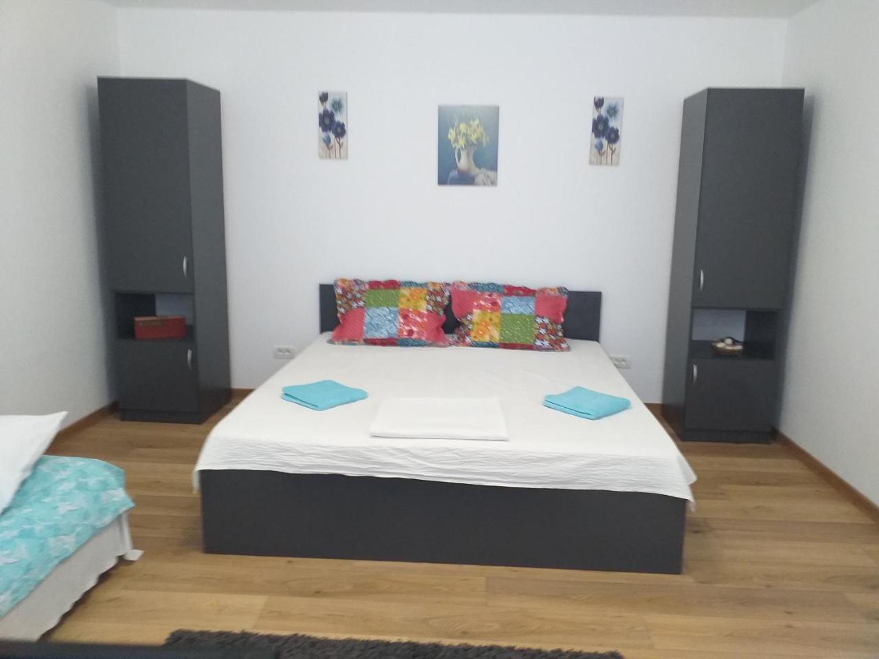 Casa Din Deal em Corbu