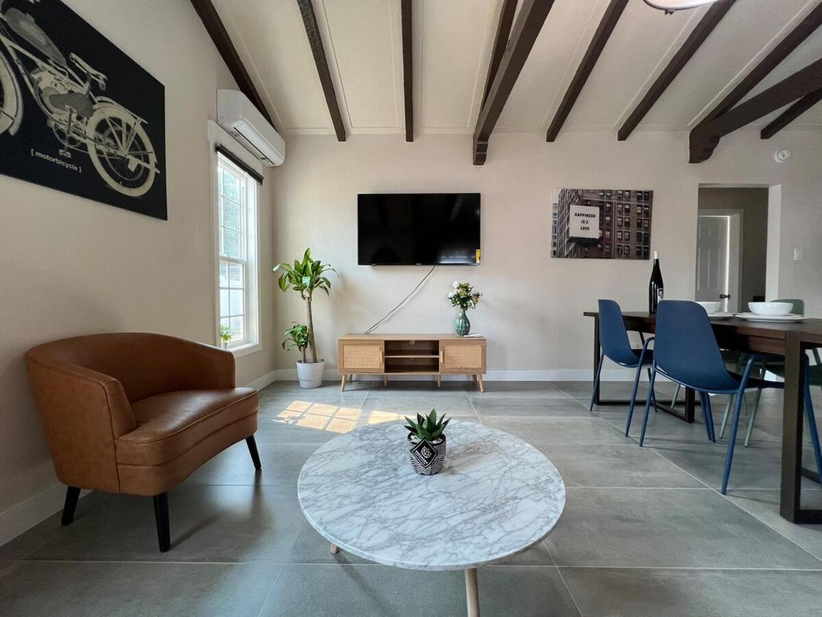 Fully Remodeled 2b1b Home in Baldwin3369 em Baldwin-park