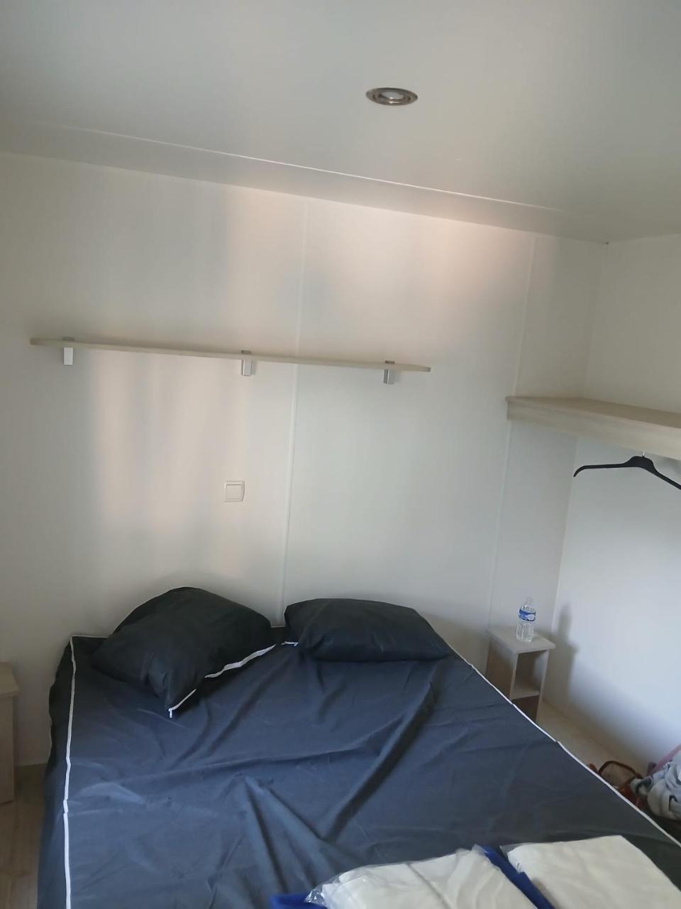 Mobil Home Dans Camping 4 Etoiles à Serignan