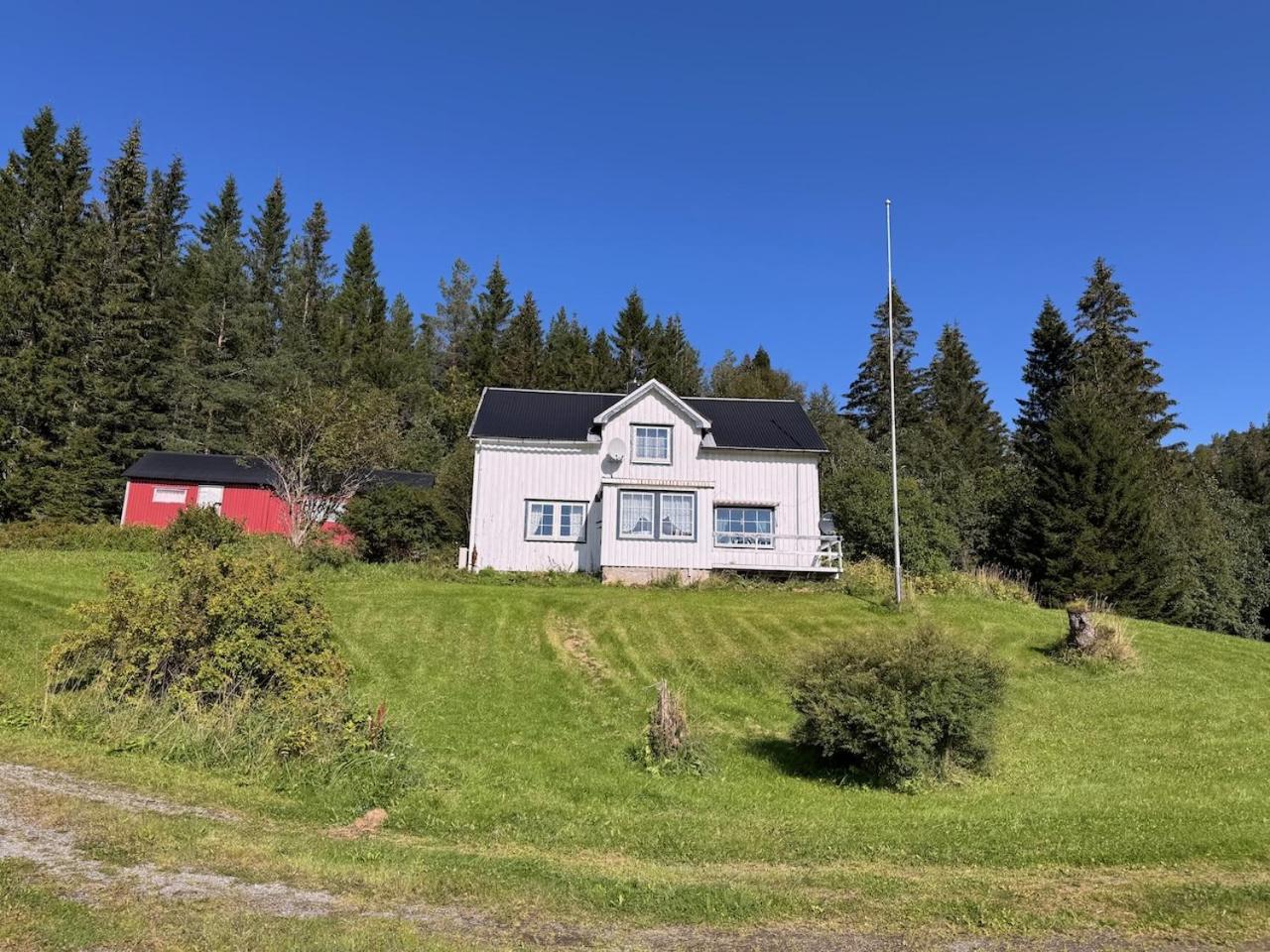 Fint Feriehus Ved Sjøen Pa Geisnes em Nord-trondelag-region