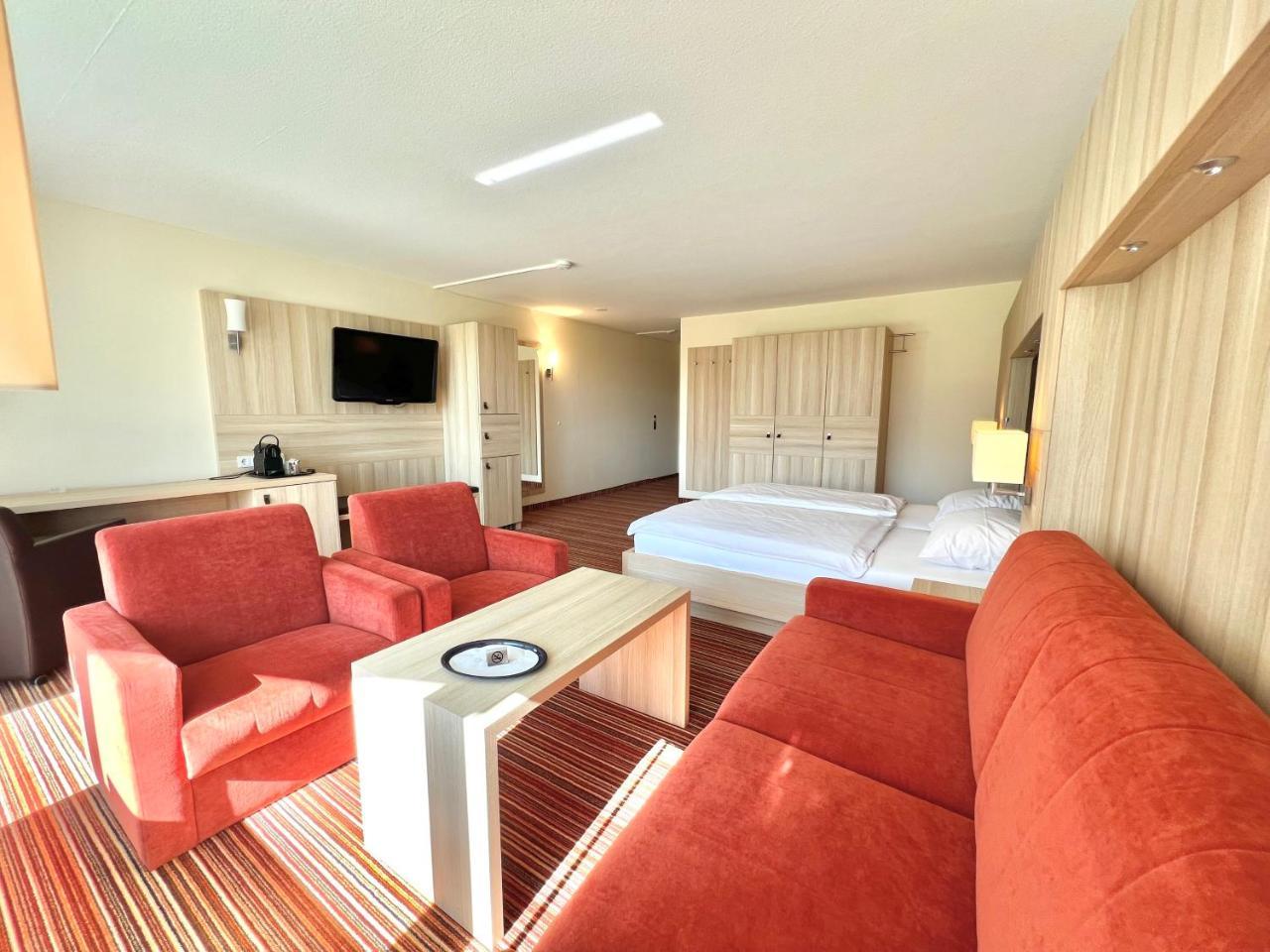 Schwarzwalapartment Nr 6 Presidential Suite 40qm Doppelbett Modern em Altensteig