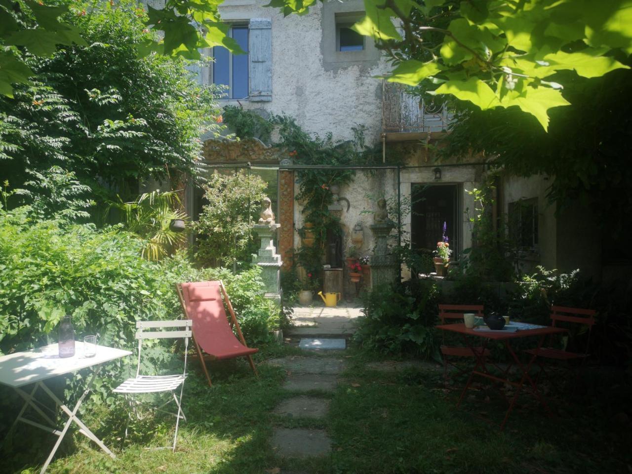 Une Chambre Au Jardin (Adults Only) em Saint-pons-de-thomieres