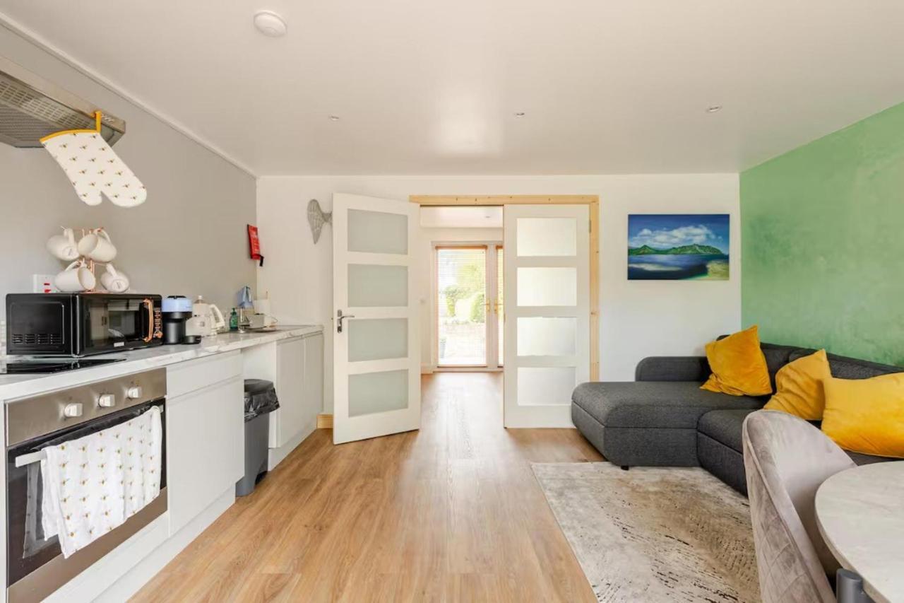 1-Bed Cosy Country Retreat- Sleeps 5 Emerald Park à Meath-region