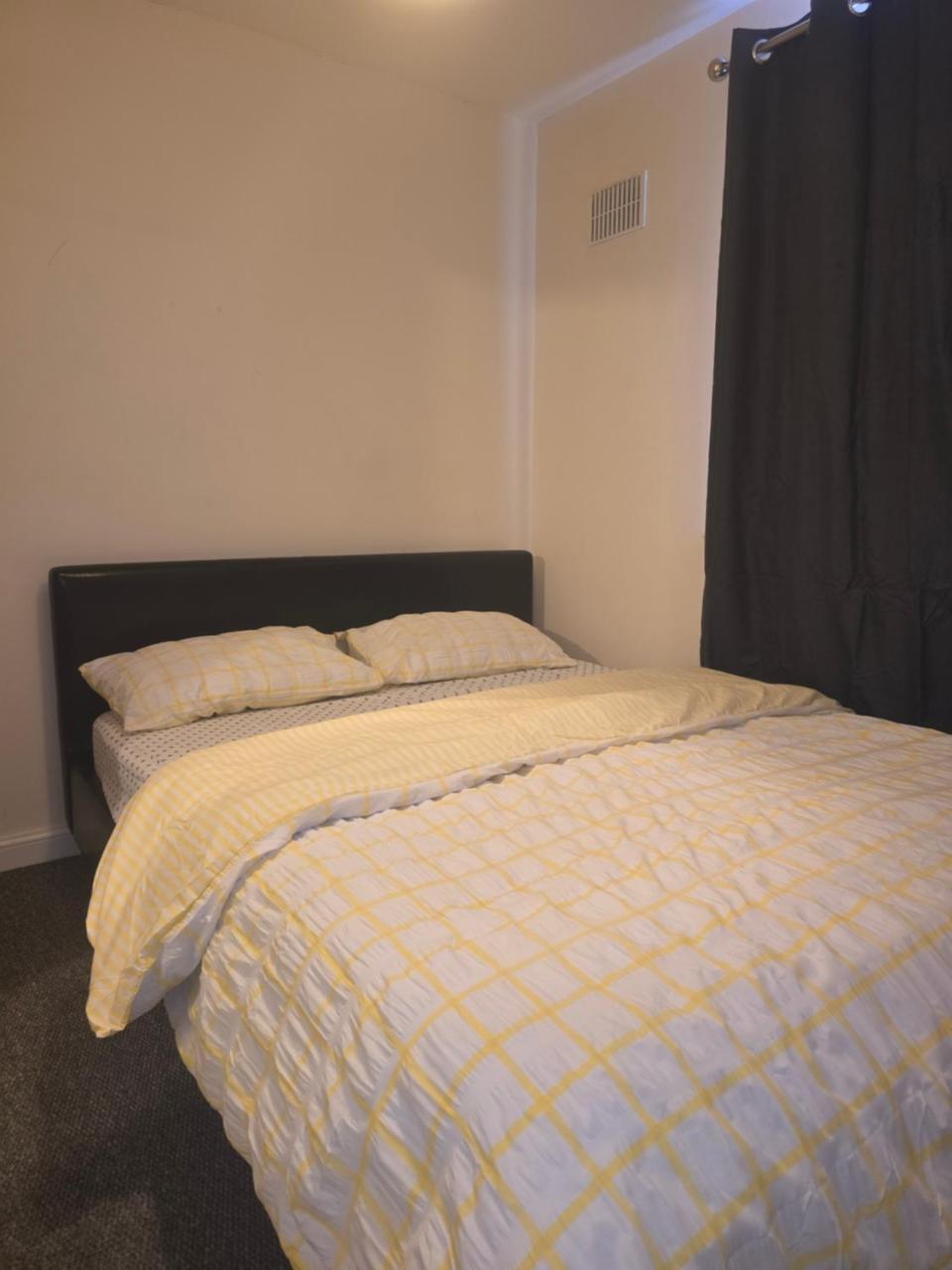 Cozy Room in Wolverhampton City Centre (Adults Only) in Wolverhampton