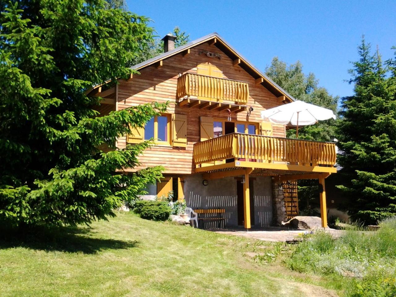 Chalet Chaleureux a Ax-Les-Thermes Avec Vue Sur la Montagne à Ax-les-thermes