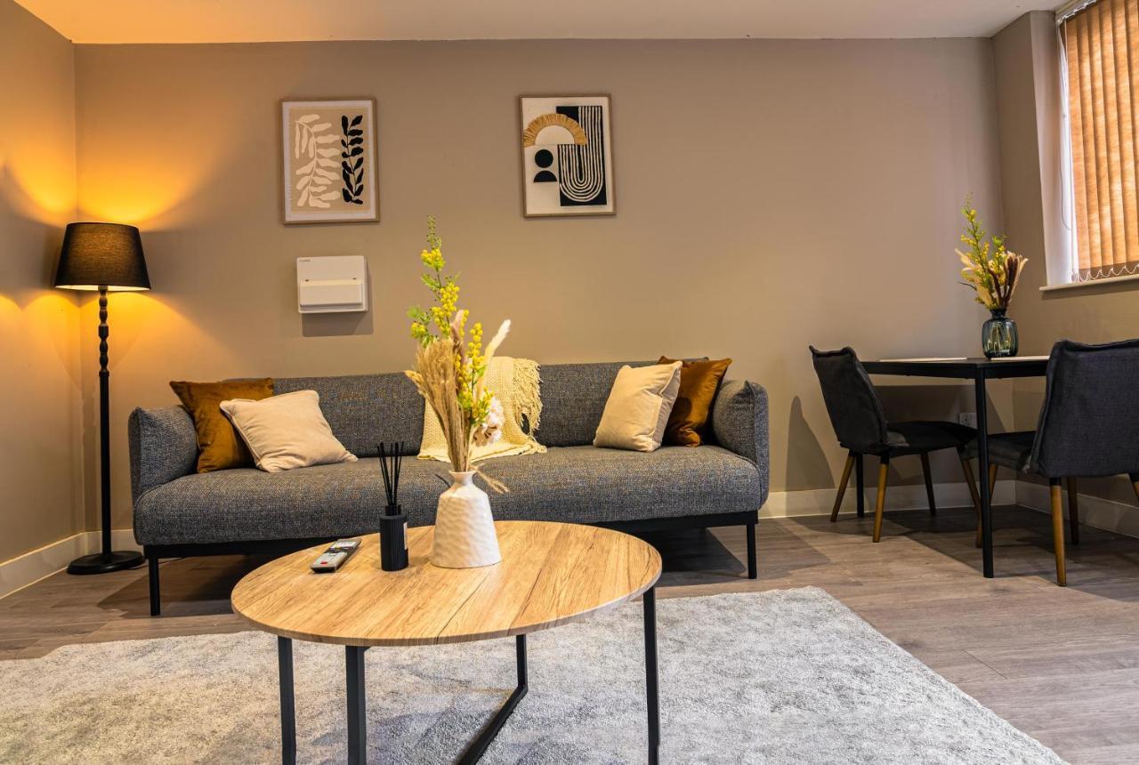 Stylish Flat in Wolverhampton - Short And Long Stay with Free Parking in Wolverhampton