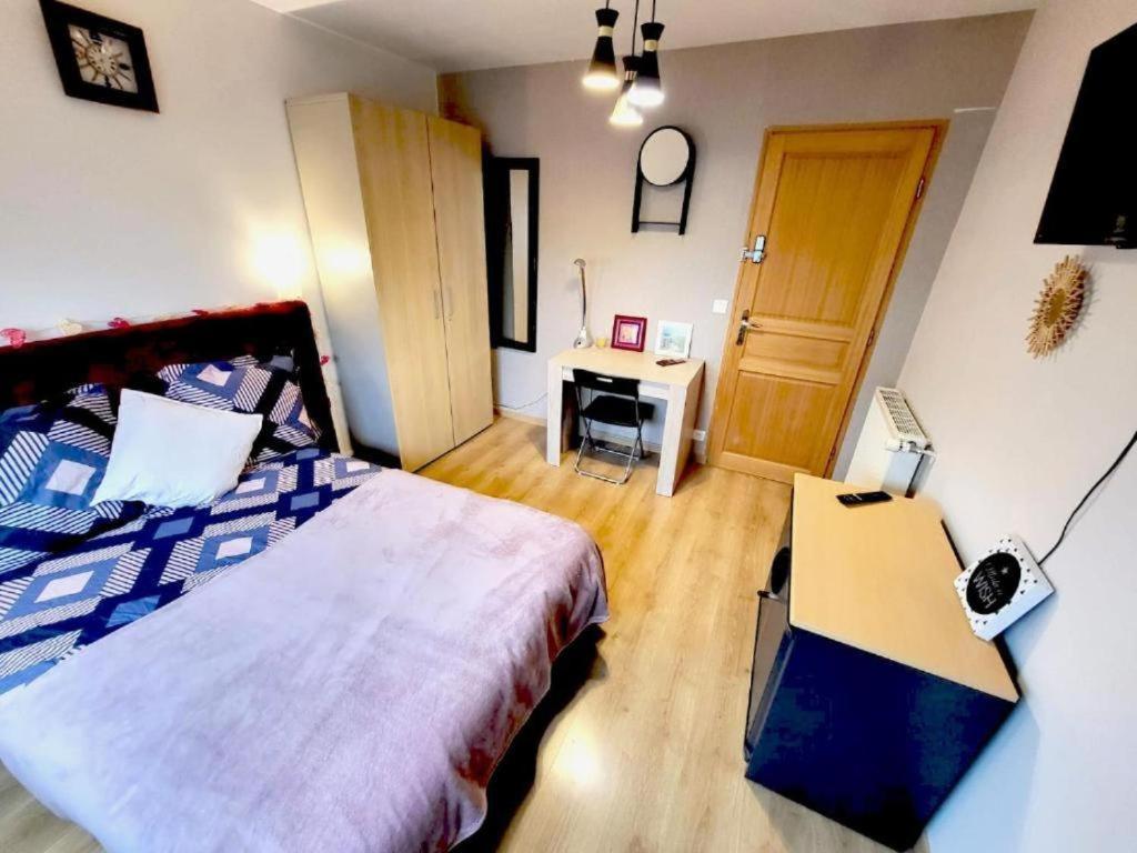 Chambre Meublee Privee Pres de Paris (Adults Only) em Corbeil-essonnes