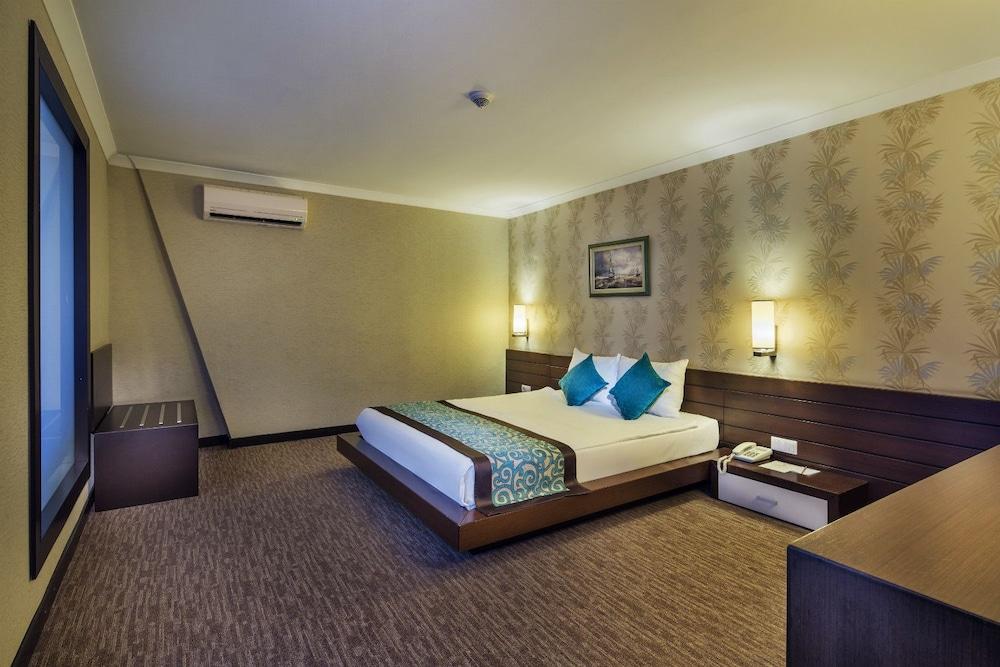 Catamaran Quality Times