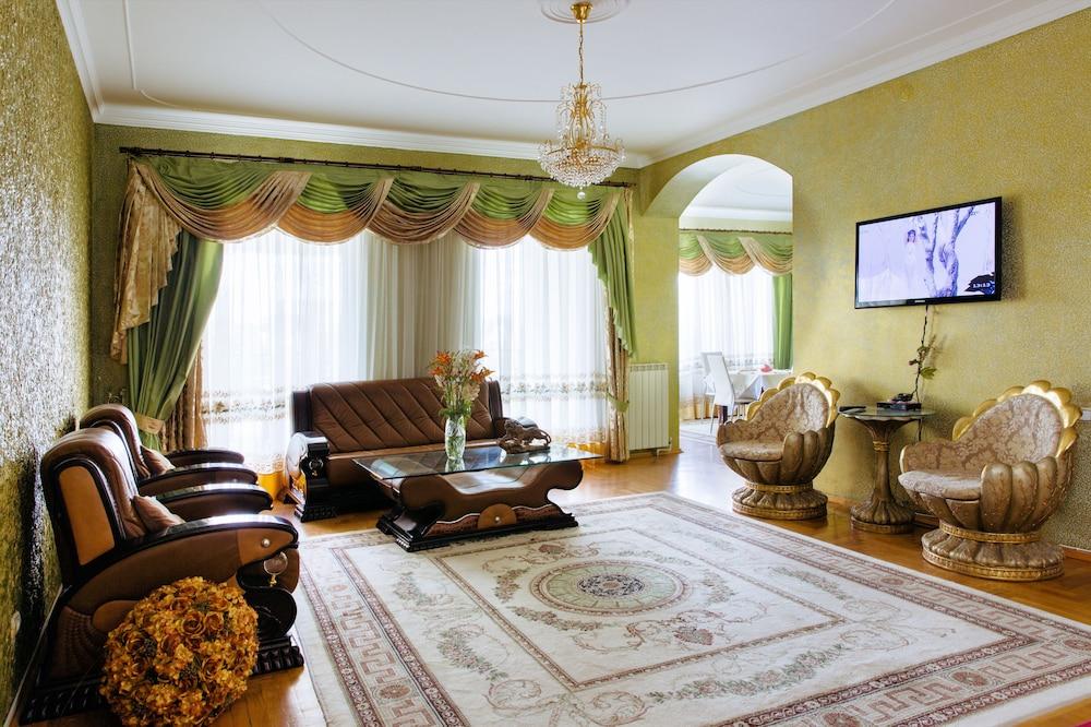 Ezio Palace