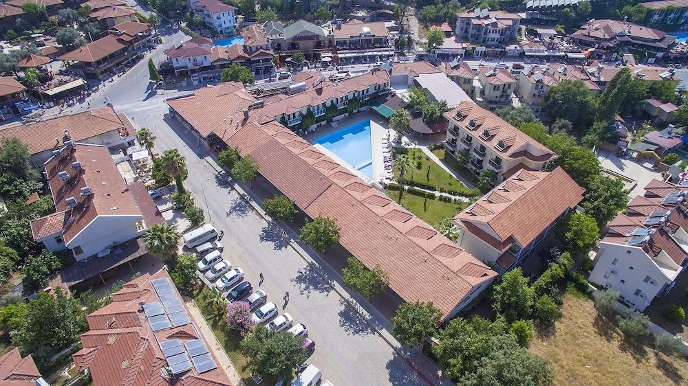 Han Deluxe Hotel & Suites