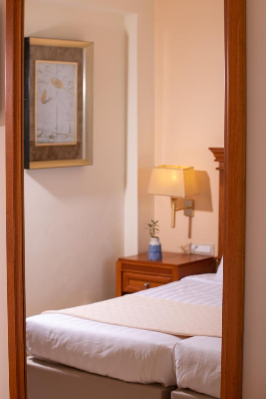 Avalon Palace Hotel