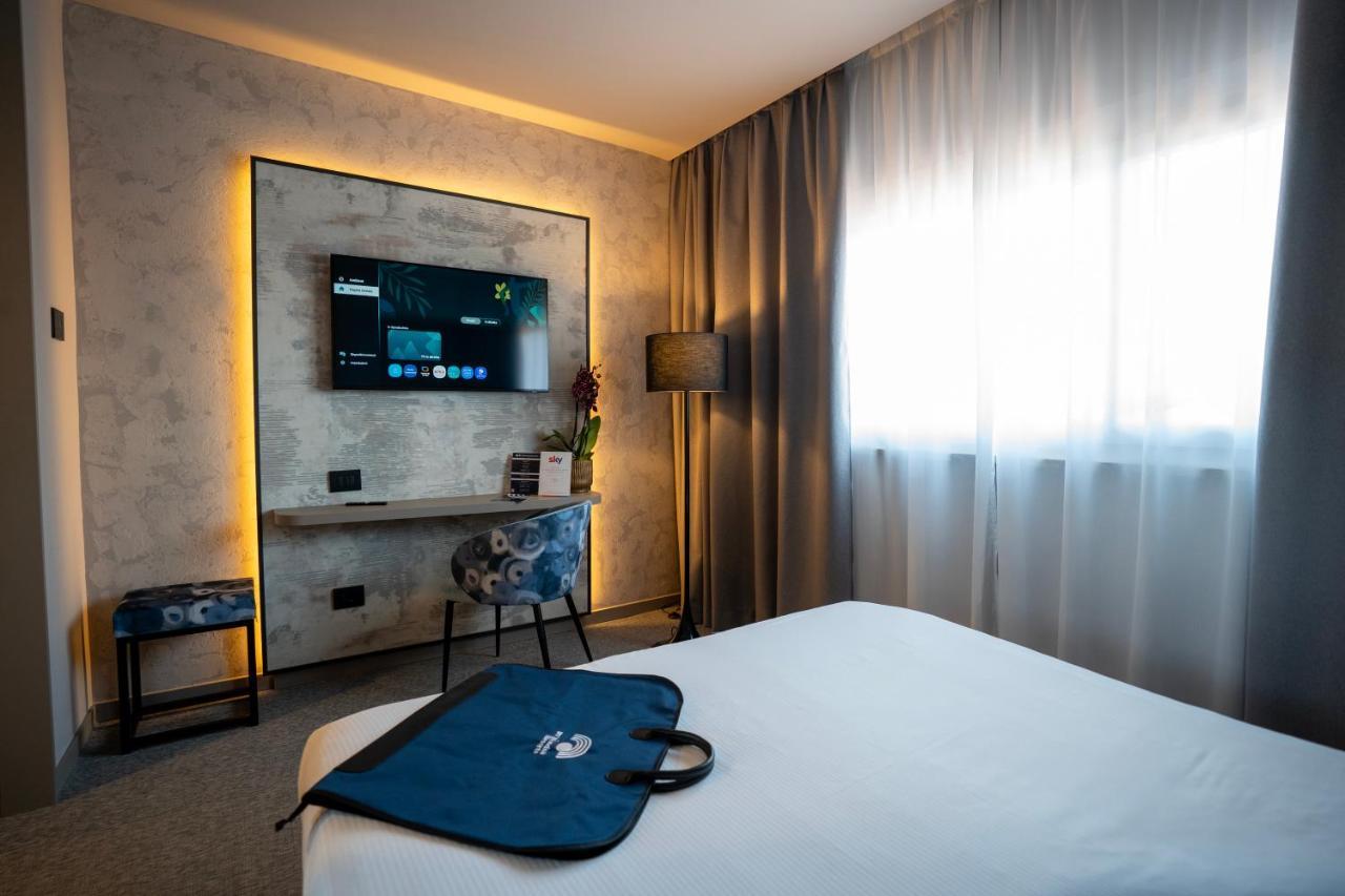 Bv Oly Hotel