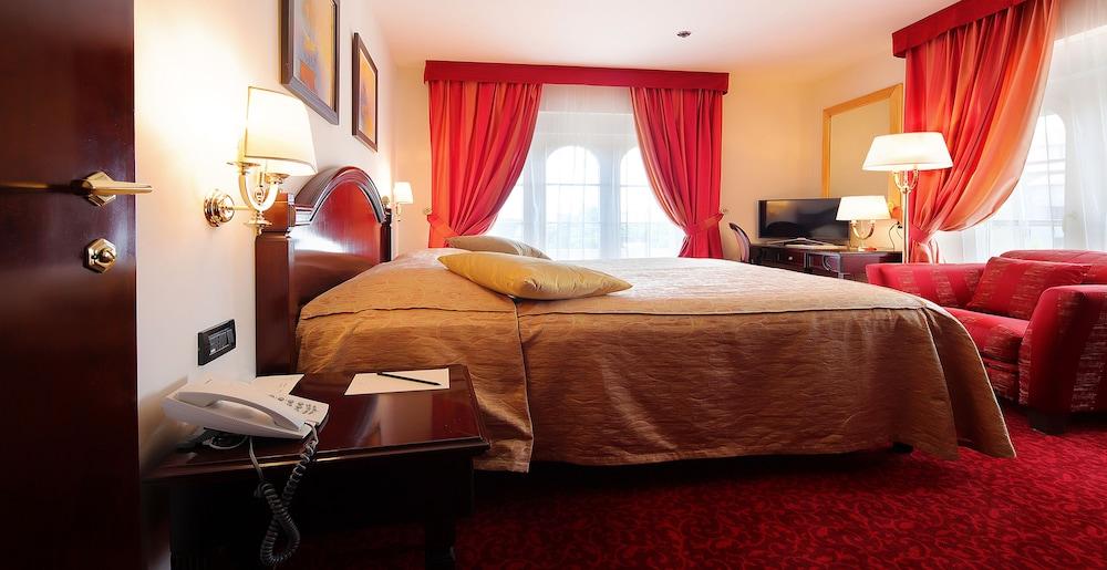 Arbiana Heritage Luxury Boutique