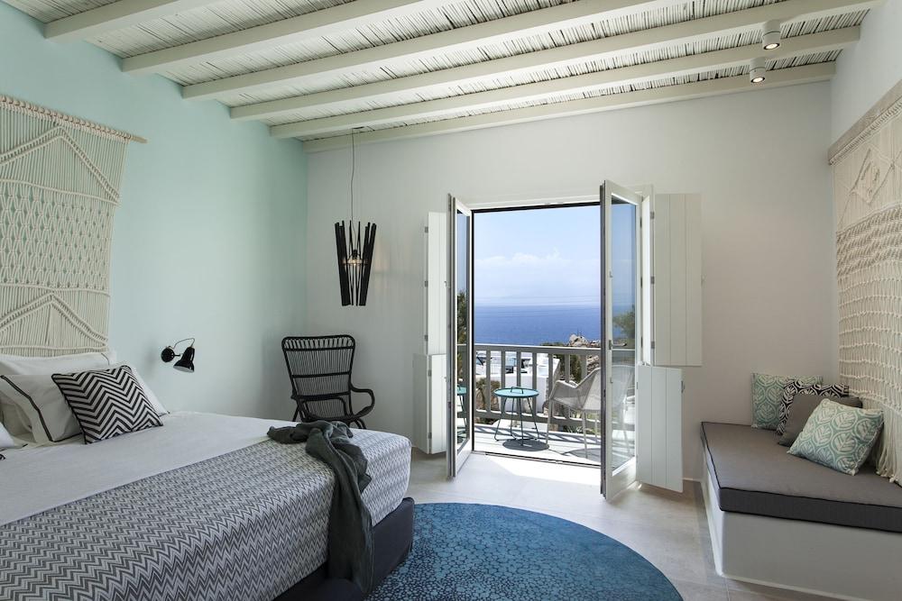 Amyth Of Mykonos Super Paradise