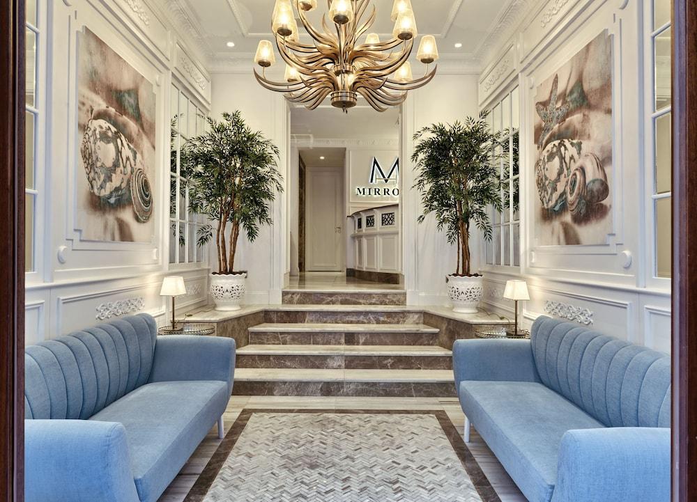 Mirrors Hotel