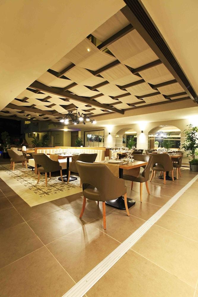 Sun City Apartments & Hotel
