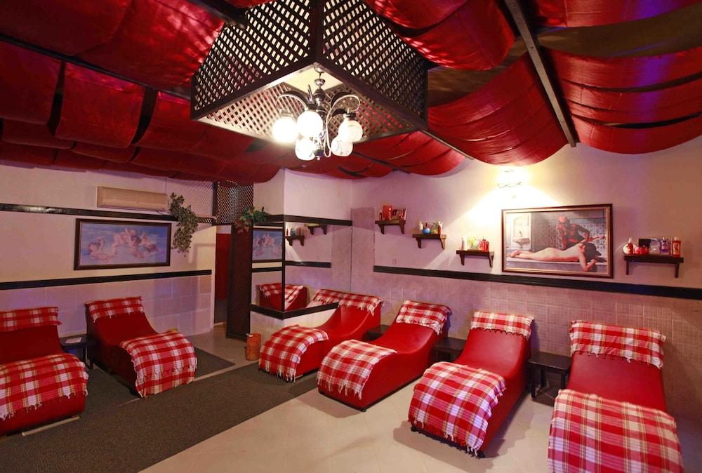 Sun City Apartments & Hotel