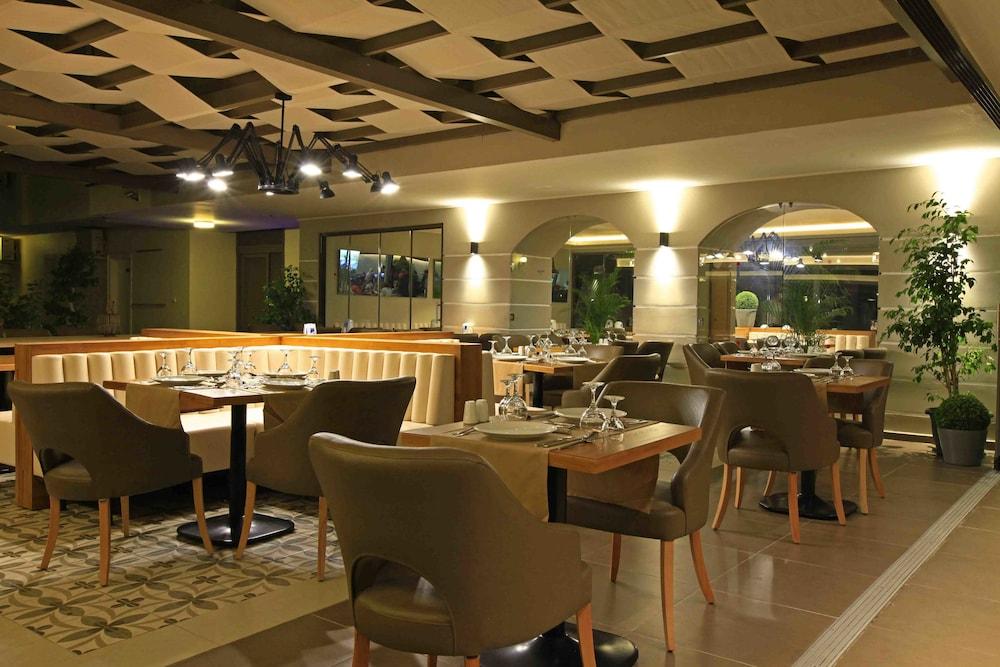 Sun City Apartments & Hotel