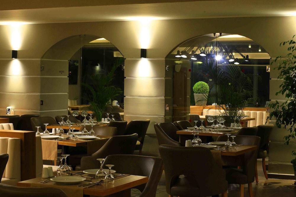 Sun City Apartments & Hotel