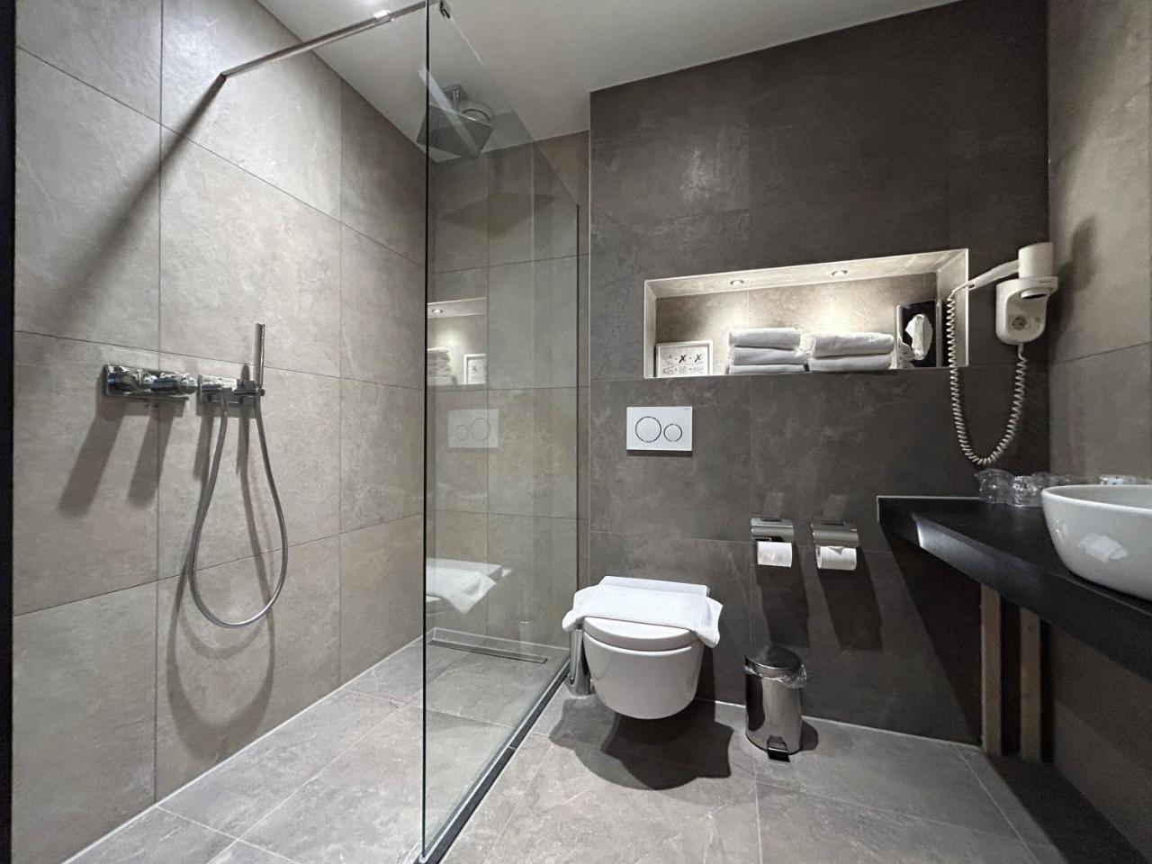 Xo Hotels Blue Tower