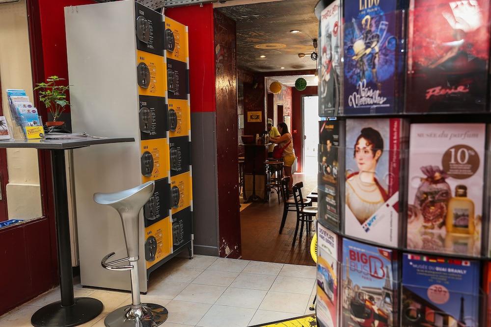 Young & Happy Hostel