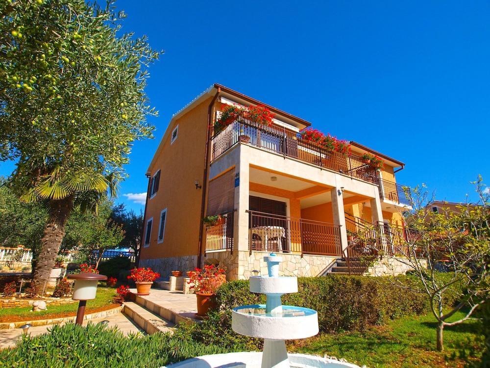 Apartments Maria 1021