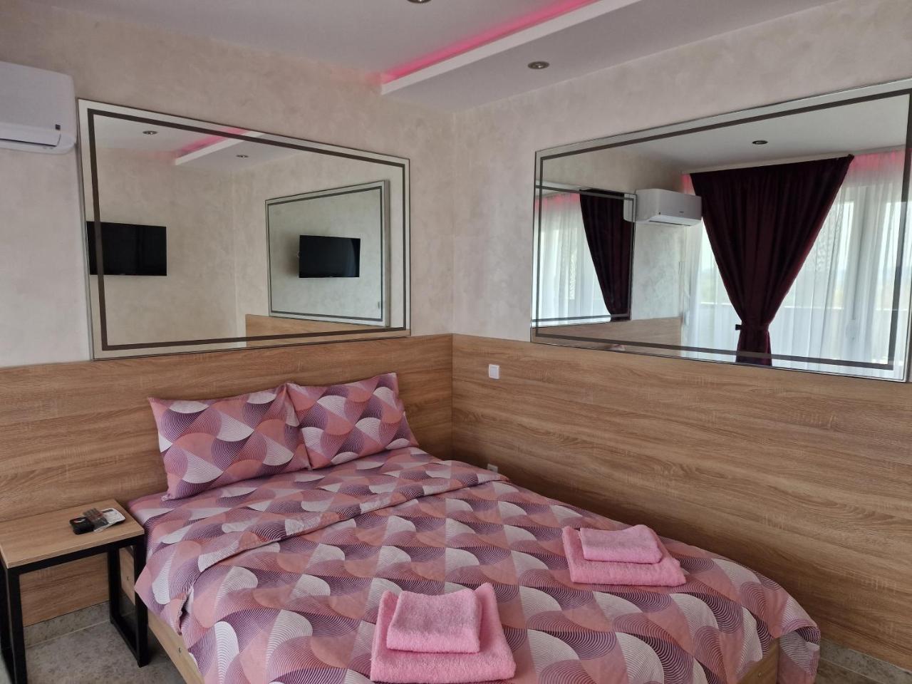 Rooms Green Set