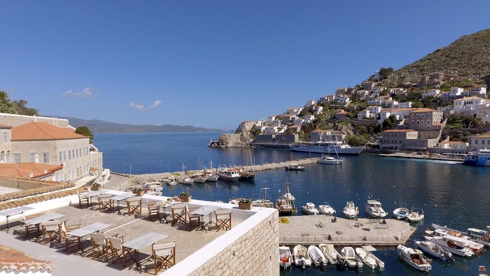 Douskos Port House Hydra