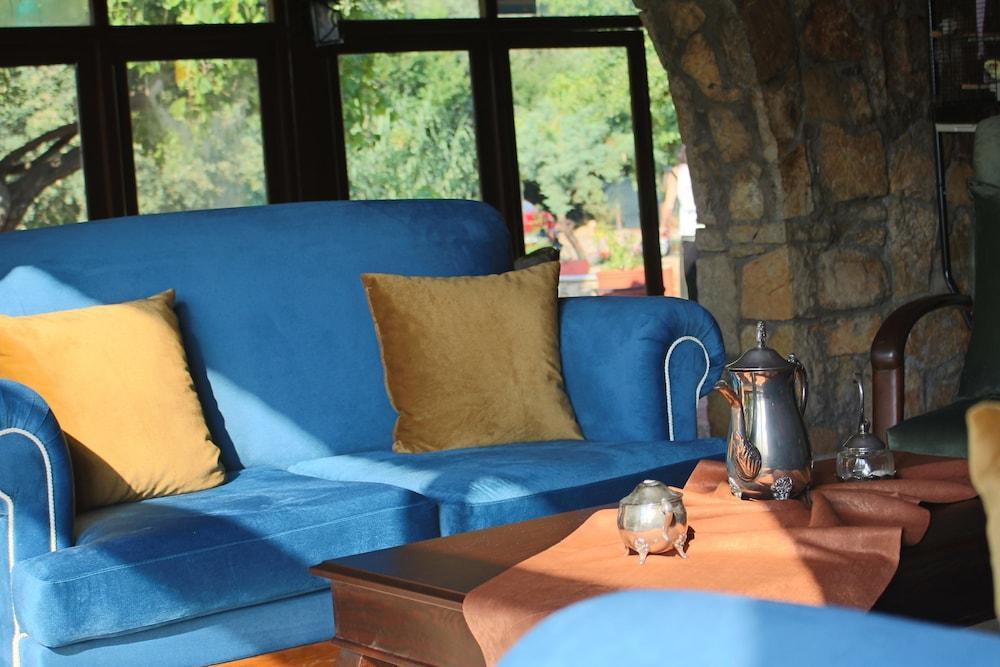 Mese Suites