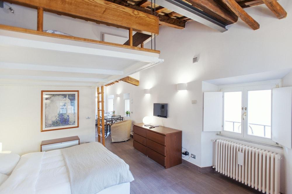 Domizio Wr Apartments