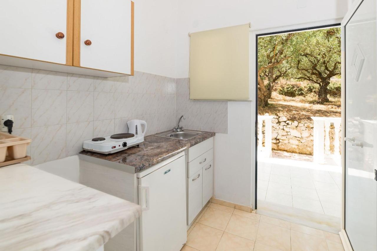 Zante Ruassi Studios