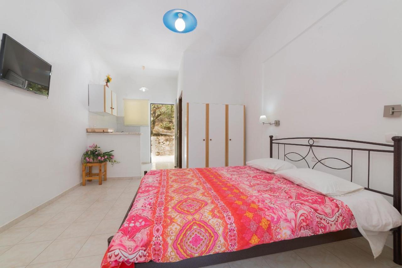 Zante Ruassi Studios