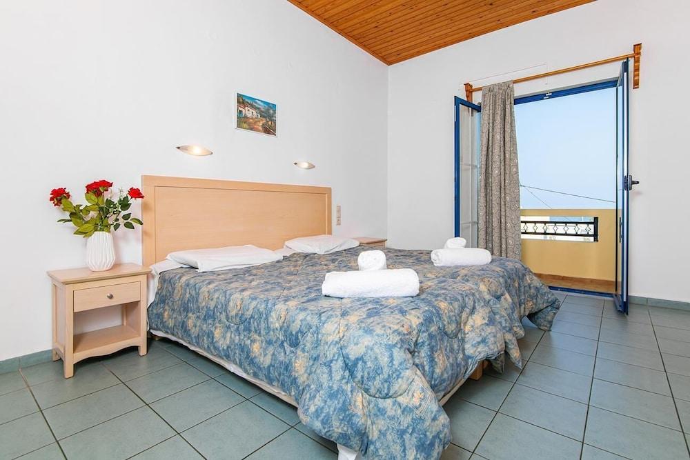 DIONYSOS APARTMENTS AND STUDIOS