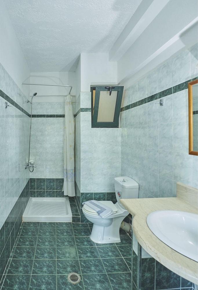 DIONYSOS APARTMENTS AND STUDIOS