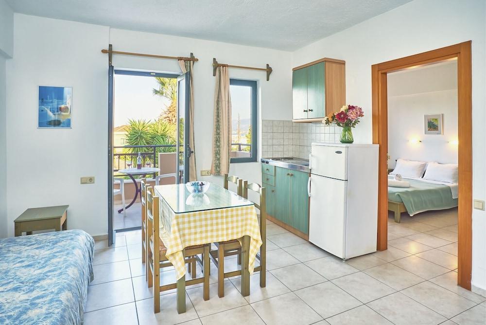 DIONYSOS APARTMENTS AND STUDIOS