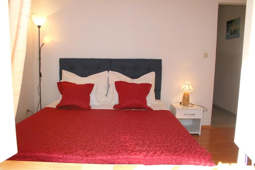 Rooms & Apartments Emily