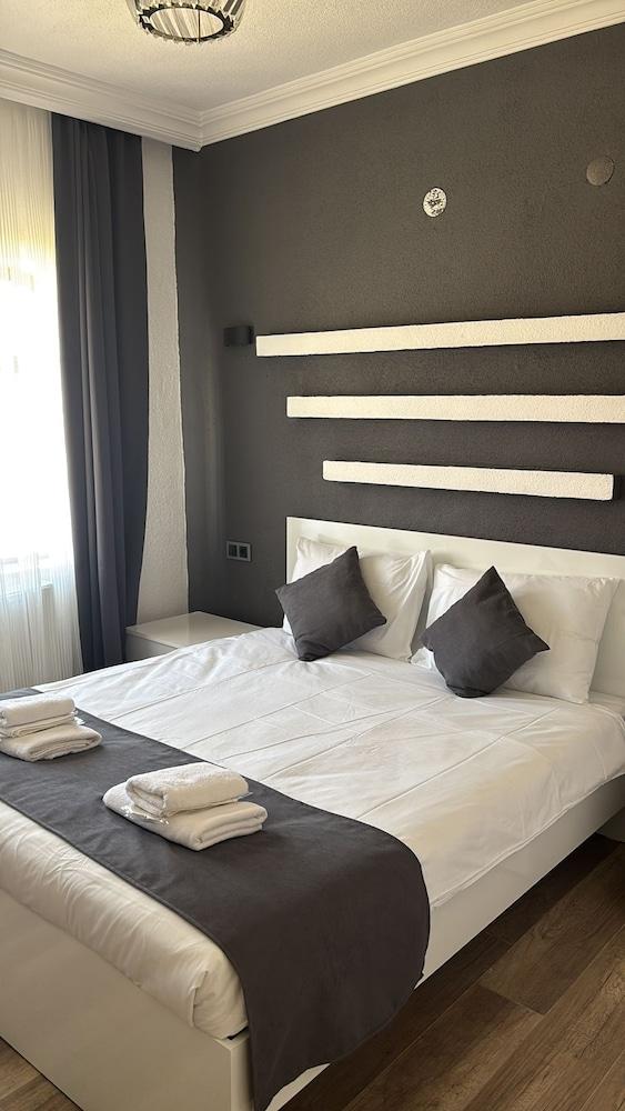 Loopy Lodge Hotel