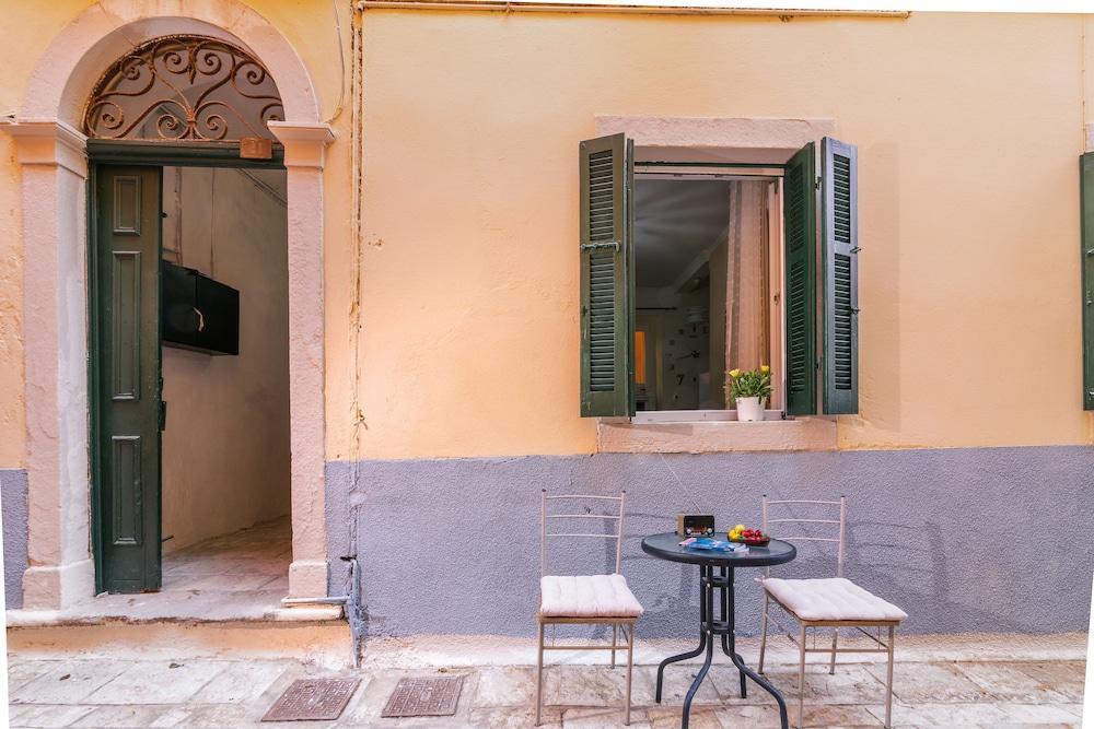 Studio Nona In Old Town by Konnect