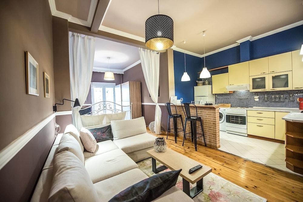 Cozy City Center Studio
