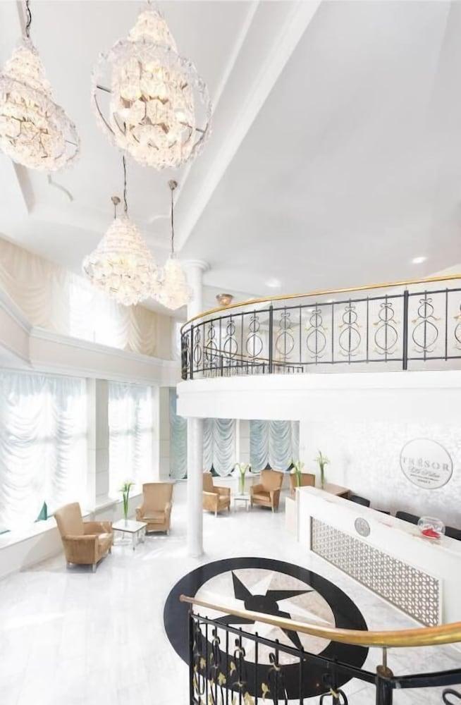 Tresor Le Palais Timisoara, Curio Collection by Hilton