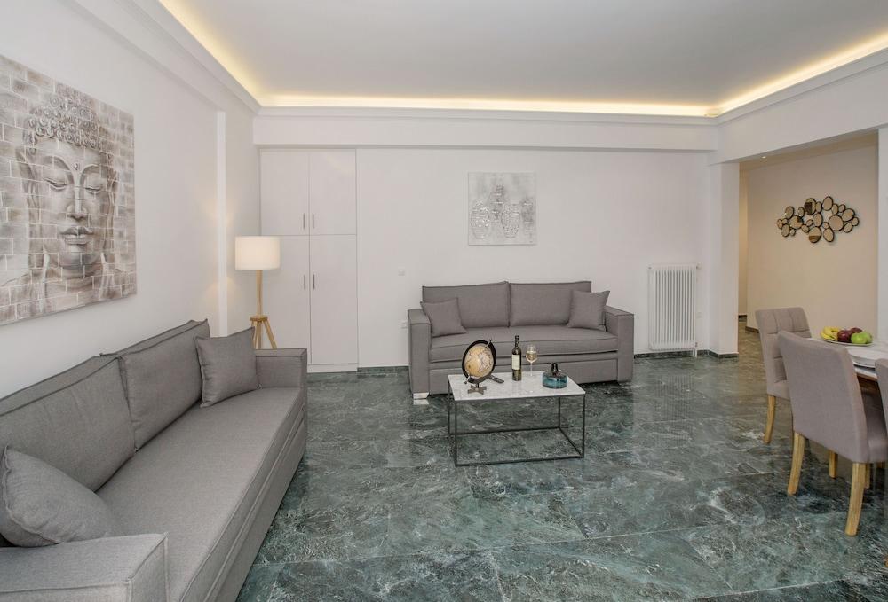 Roomy & Comfortable Apt Near Acropolis by Ghh