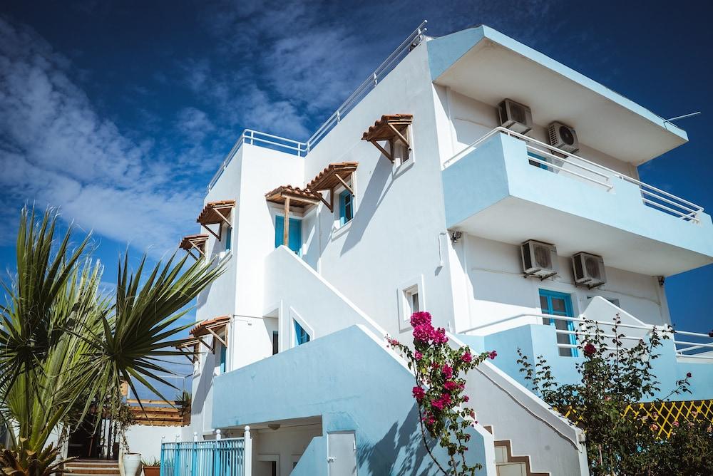 Babalogo Apartments & Pool Bar