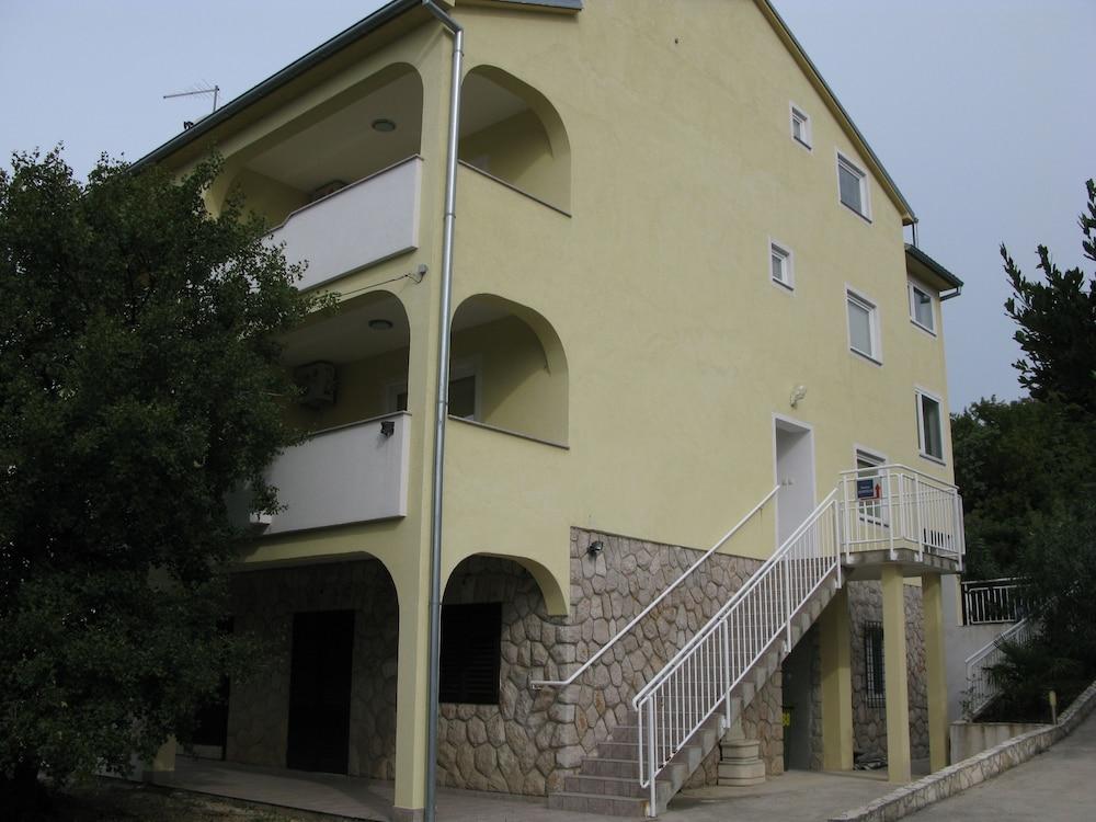 Apartments Dijana & Ivan