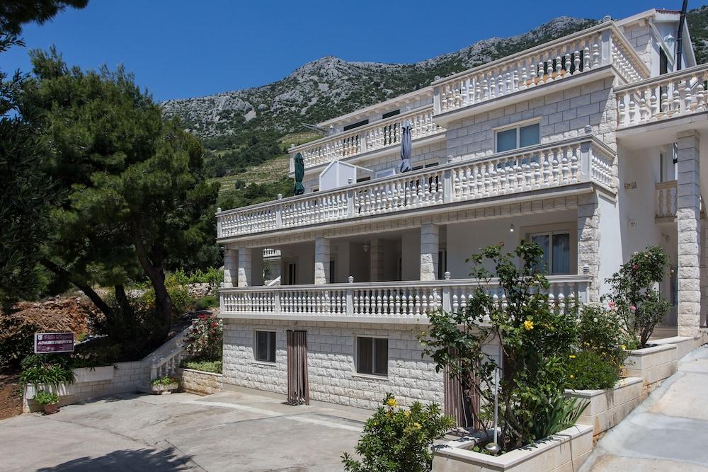 Apartments Villa Dingac Borak