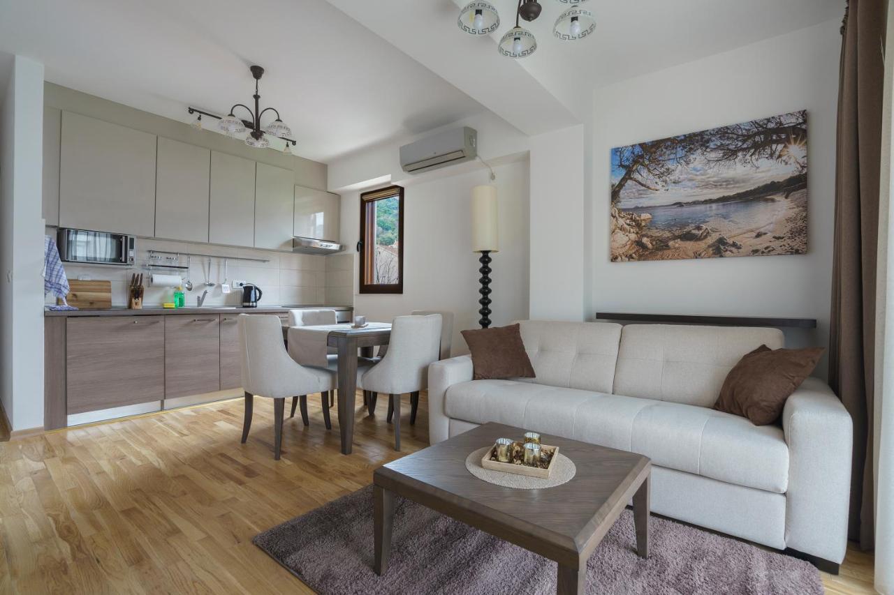 Apartments Lora Jadranskij Put