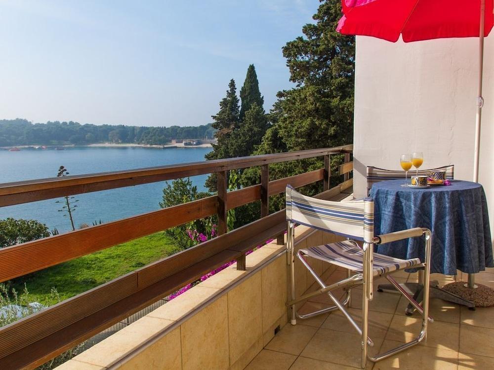 Apartment Marijana With A Sea View